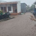 Hujan-deras-disertai-banjir-di-Ternate1